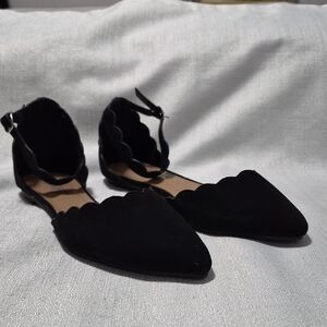 Sheln Elegant Black Scalloped Women's Flats Size 8.5